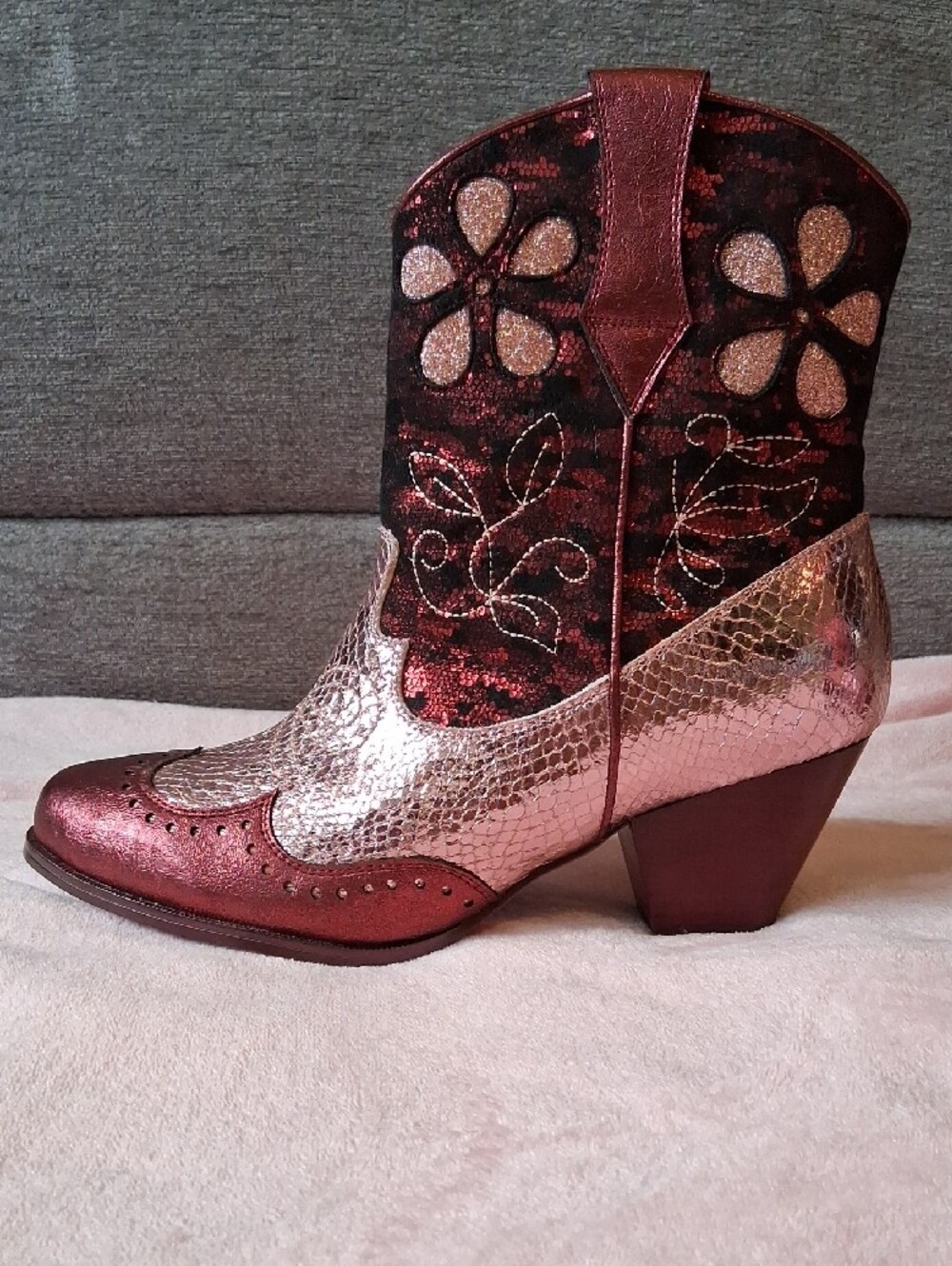 New POLLYWOOD Boots, Size 10 (42) Irregular Choice, Maroon & Pink